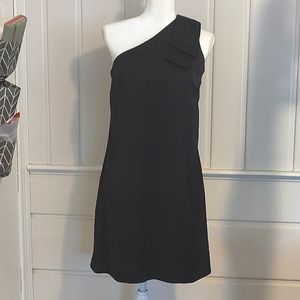 Roz & Ali black on shoulder silky dress with bow tie